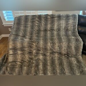 Ugg Home King Soft Faux Fur Comforter and Pillow Cases